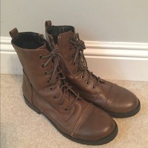 Target combat boots!!